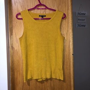 5/$25🖤Mustard yellow top